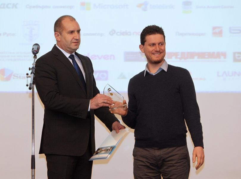  Президентът Румен Радев награди Светлин наков 