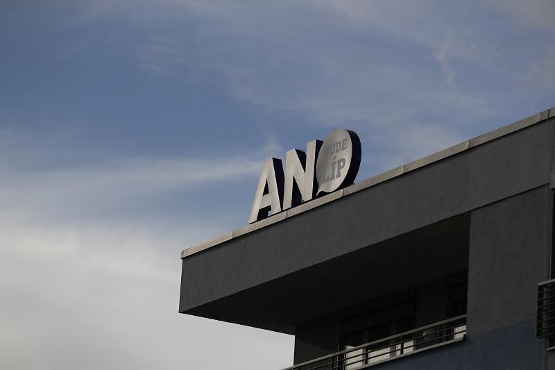 Партията на чешкия милиардер Андрей Бабиш води в приключилите днес