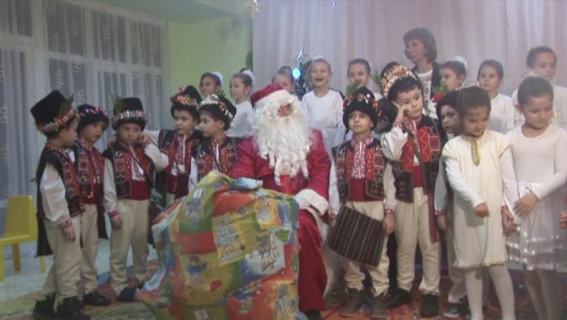 Деца от детска градина в Силистра дариха подаръците си за