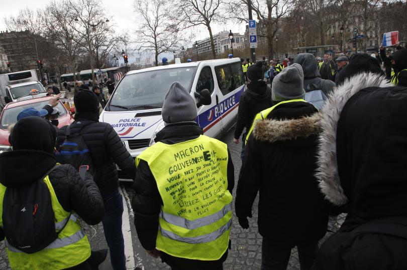 Един от лидерите на социалното движение жълтите жилетки беше ранен