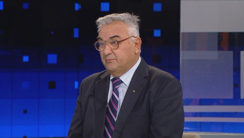 Синдикатите нарекоха бюджета за догодина справедлив а някои икономисти казват