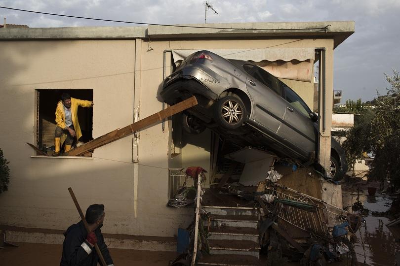 Гърция продължава да се бори с последиците от тежкото наводнение