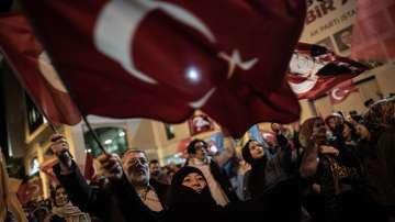  Повторно преброяват бюлетини в 8 районa на Истанбул 