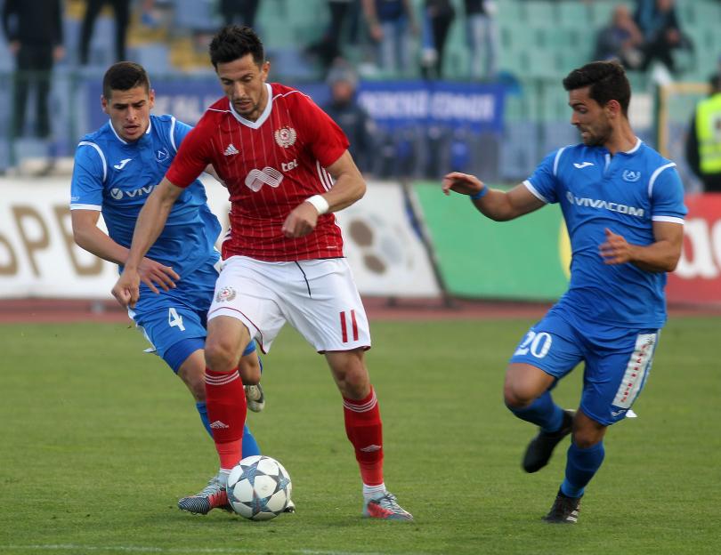 ЦСКА и Левски завършиха 2 2 в зрелищно дерби от