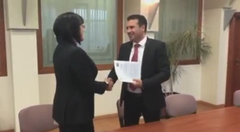 В Скопие лидерът на БСП Корнелия Нинова обсъди с македонския