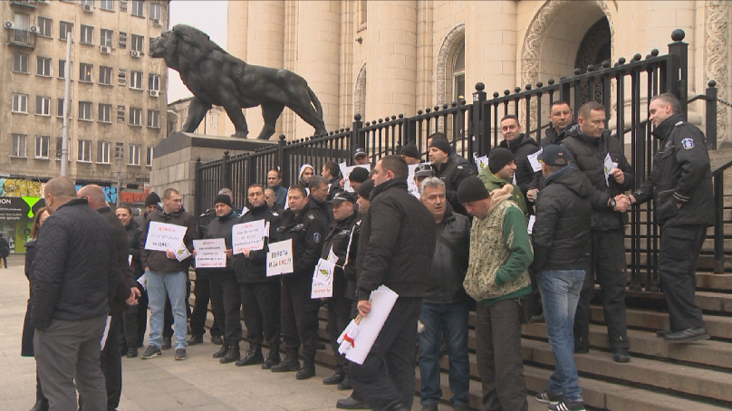 Синдикатите на надзирателите и съдебна охрана подготвят писма до посланиците