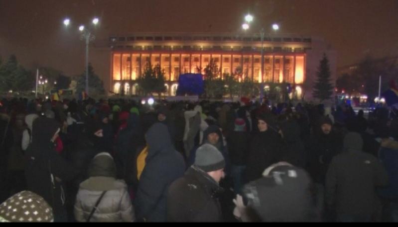 Демонстранти излязоха по улиците на румънските градове вчера с призиви