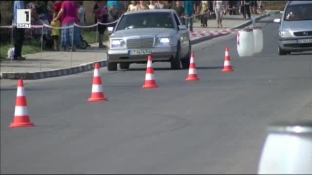 Майсторки на волана от цяла България показват умения в провеждащото