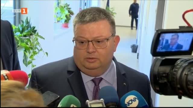Главният прокурор Сотир Цацаров заяви пред журналисти че семейство Баневи