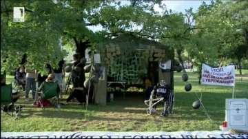  Протестиращите майки се срещат през днешния ден с организации на хората с увреждания 