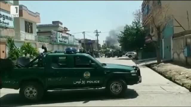 Експлозии и изстрели са чути в източния афганистански град Джалалабад