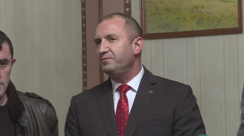 Президентът Румен Радев се срещна с българската общност в Португалия