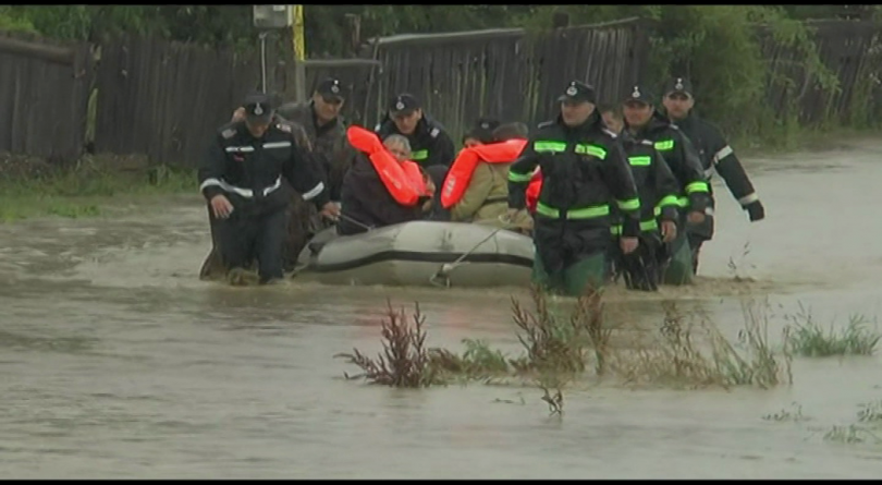 Четирима души загинаха при наводненията в Румъния причинени от проливни