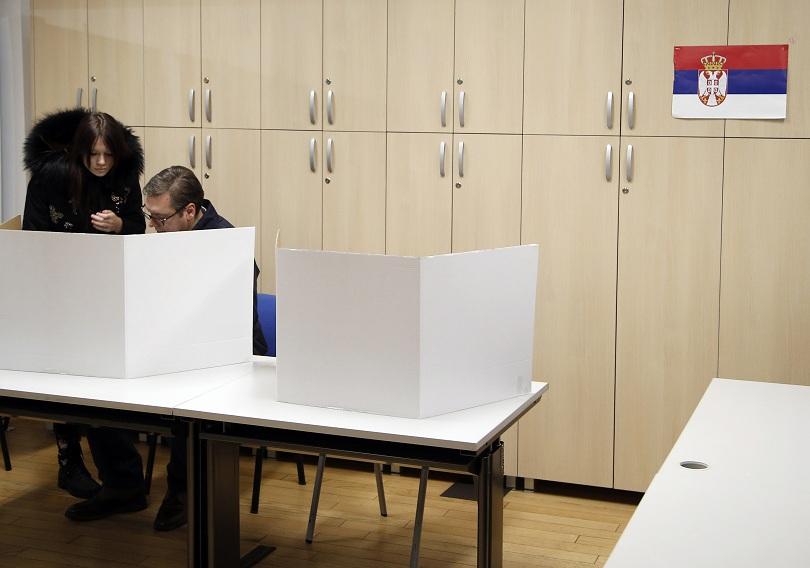 Сръбската управляваща партия на президента Александър Вучич побеждава на местните