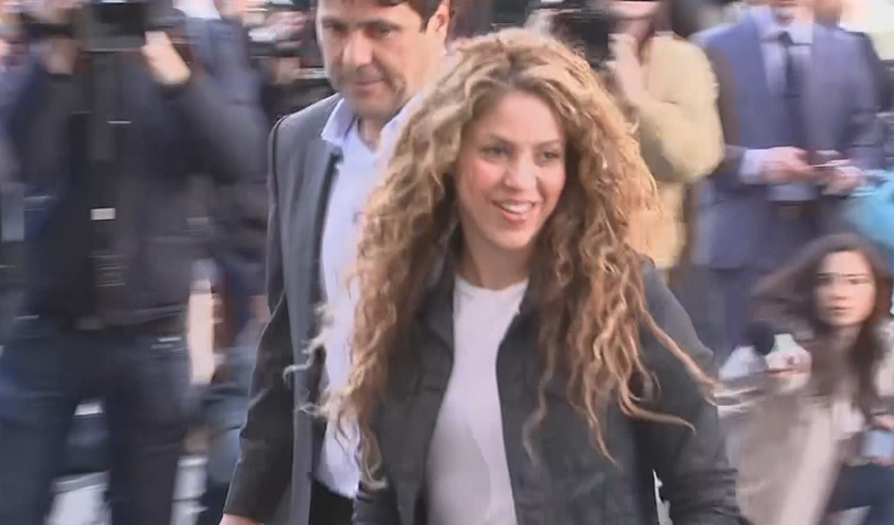 Слабоизвестен кубински певец съди звездата на латино музиката Шакира за