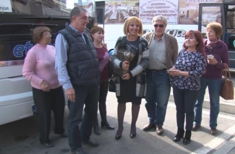 Националният омбудсман Мая Манолова пътува днес с автобус от София