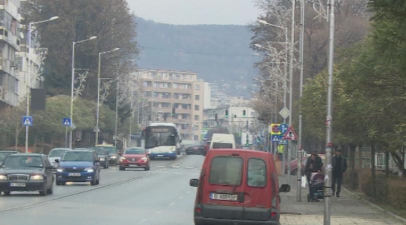 Днес по традиция във Варна грейва коледната елха Жител на