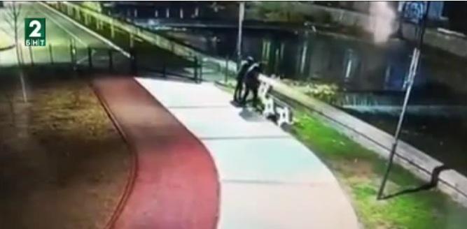 Вандали изпочупиха пейки кошчета за смет и елементи от детска