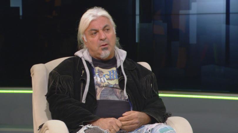 История за един абитуриент който е обличал официален костюм единствено