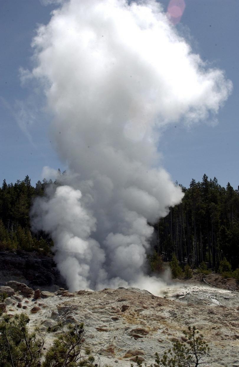  Не е необичайност в региона на Йелоустоун да изригват гейзери 