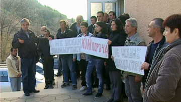 Протест в защита на уволнен директор