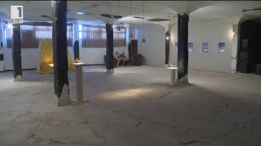 Арт проект превръща обикновени лампи в необикновени пипалати същества