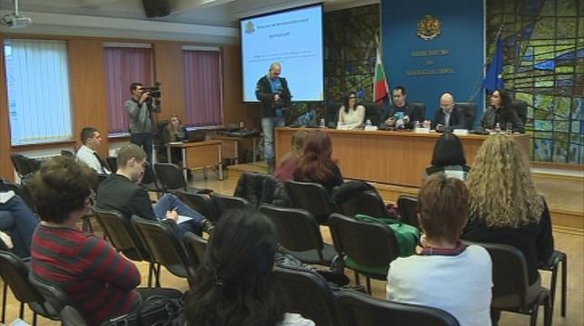 Безразлични ли са младите?