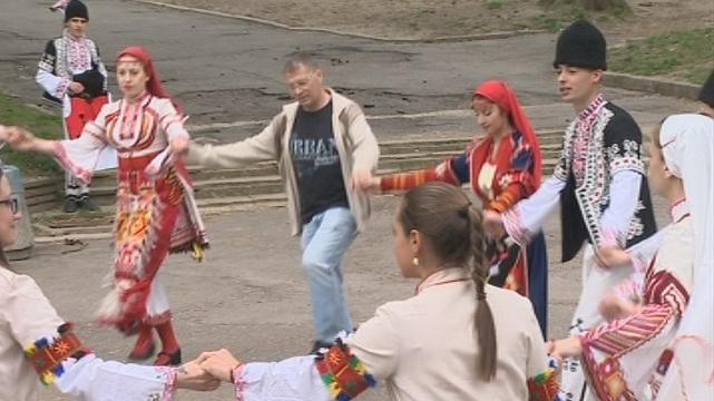 Народни хора и носии в Борисовата градина