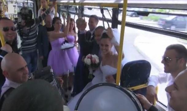 На сватба с рейс от градския транспорт