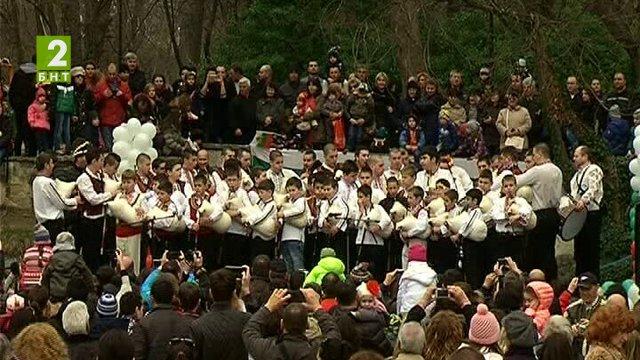 Повече фолклор в училището по изкуства във Варна
