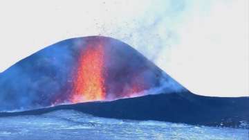 Вулканът Шивелуч изригна - стълбът пепел достигна 10 километра