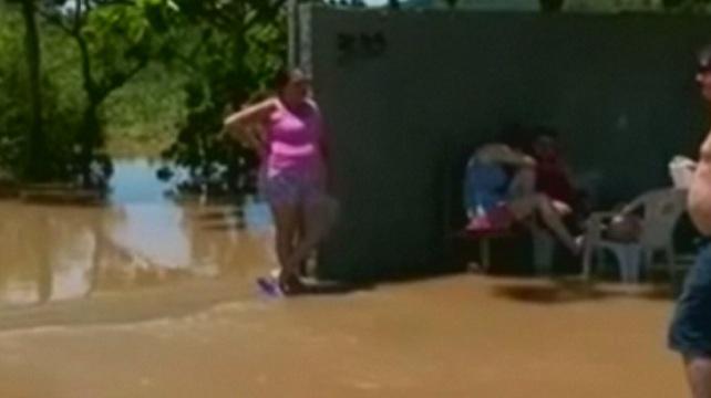 20 000  пострадали при наводнения в Бразилия и Аржентина