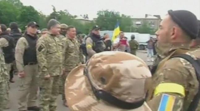 Украйна - стрелба и взривове в района на Луганск