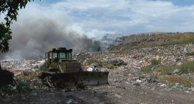 Овладяха пожара на сметището край Пазарджик