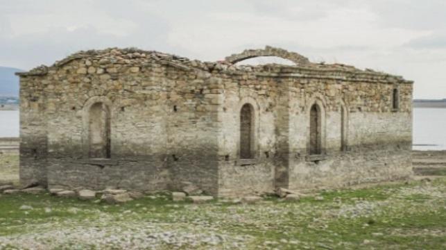 Потопената църква в Жребчево изплува