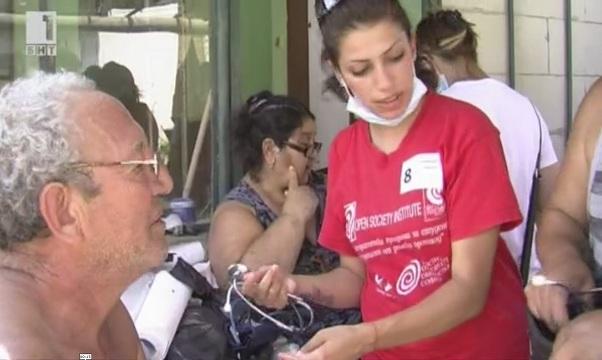 Студенти по медицина помагат в Бяла слатина