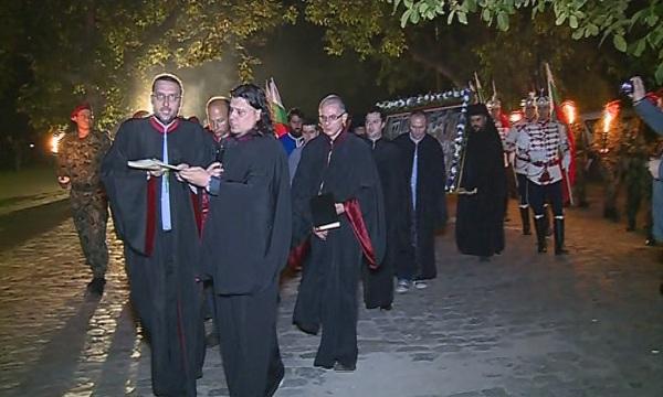 Среднощно литийно шествие за Голяма Богородица в Бачковския манастир