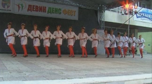 Фолклорен фестивал в Девин