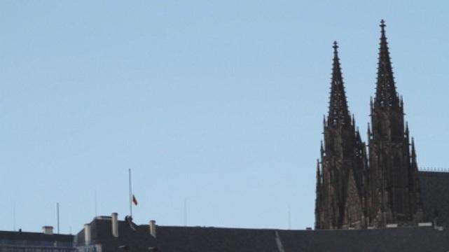 Червени боксерки за знаме... в знак на протест