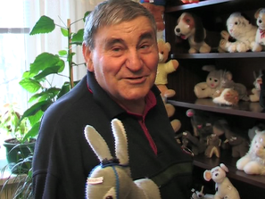 73-годишен разградчанин колекционира играчки