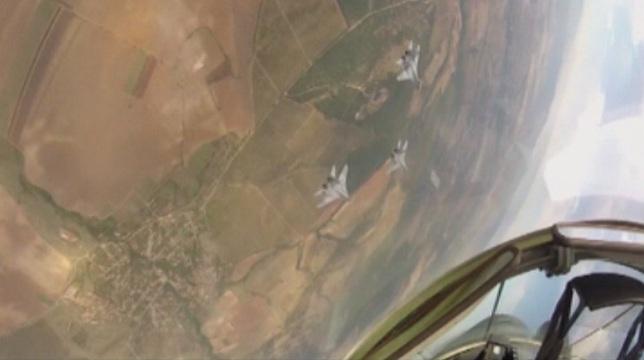 Зрелищно авиошоу зарадва хиляди в София (ОБНОВЕНА)