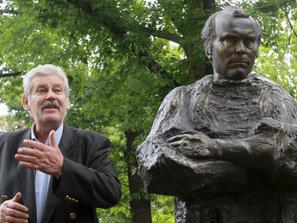 Откриха бюст-паметник на Григор Вачков