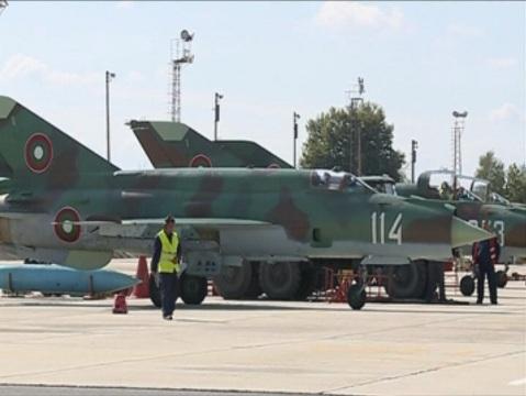 Полша ще ремонтира българските военни самолети