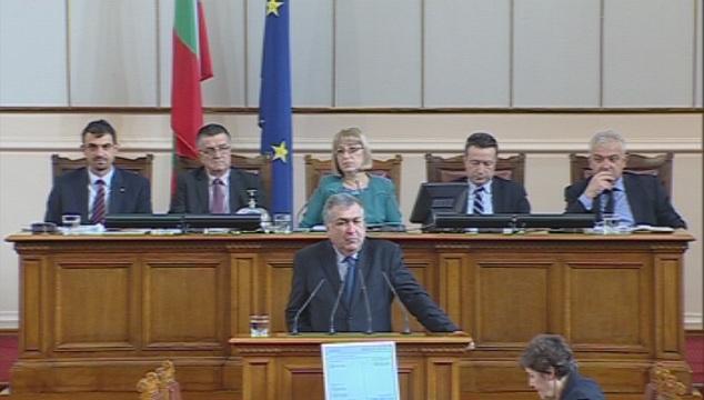 Обвиняват премиера проф. Близнашки, че върши политическа чистка
