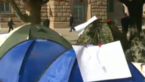 Контрапротест и палатков лагер пред Президентството