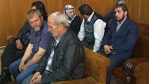 Напрежение между свидетел и прокурор на делото срещу 13-те имами
