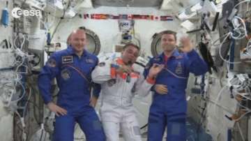 Поздрав от Космоса - за четвърт век без Стената!