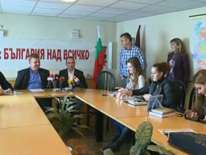 разследват петима подбуждане расова омраза