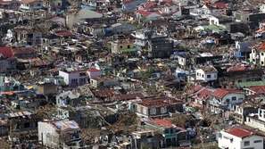 Броят на жертвите на тайфуна Хайян вече е 1833 души