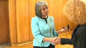 Вицепрезидентът Маргарита Попова с почетен знак от БАН